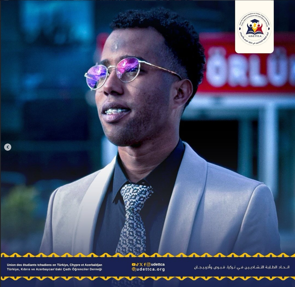 الطالب مختار حامد الطاهر يحصد المركز الأول في قسم المالية بجامعة غوموشهانة