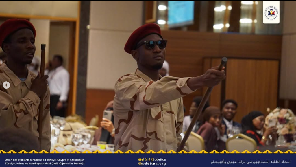 عرض عسكري رمزي يزين احتفالات عيد الاستقلال في إسطنبول